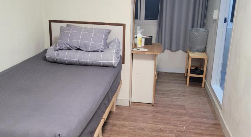 Image of Single Room With Private Bathroom 0