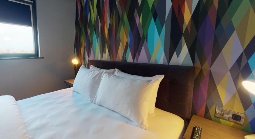 Village Hotel Bracknell photo