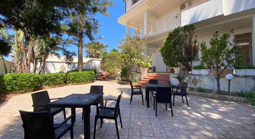 200m from the Sea - Large Private Patio with BBQ