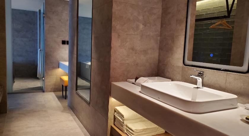 Image of Deluxe Family Suite 6