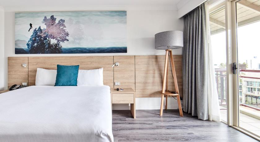 Bilde av Deluxe Room 2 Queen Beds Pool View 0