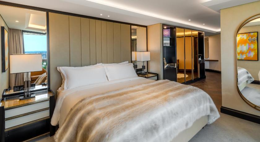 Image of 4 BED | Luxe Connecting Rooms w/Balcony 1