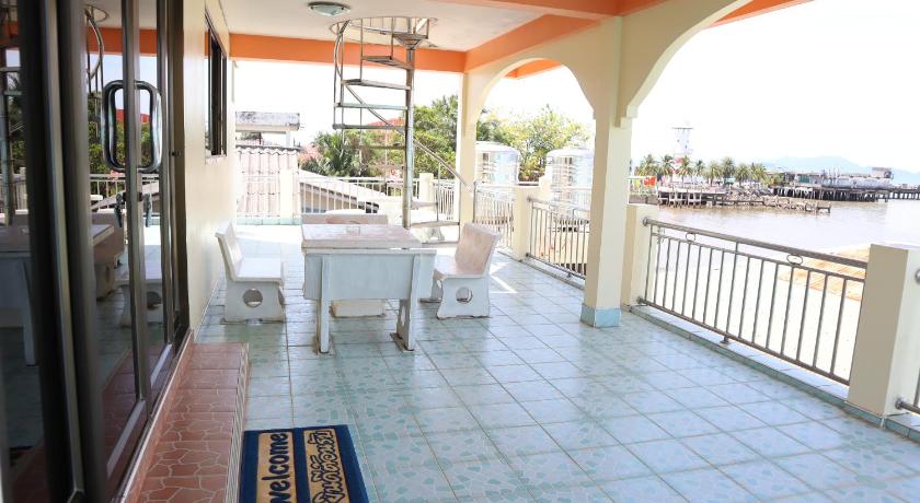 Image of 1 Bedroom Suite Balcony 12