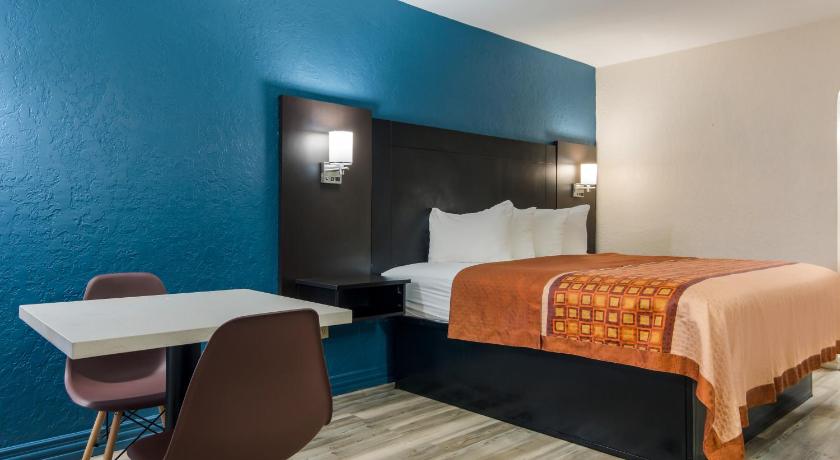 Rodeway Inn Broken Bow-Hochatown photo
