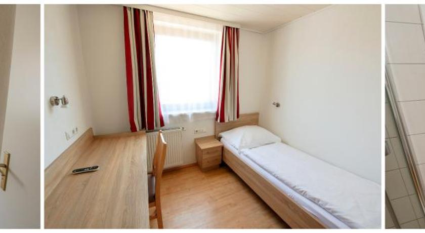 Image of Single Room with Private Bathroom 3