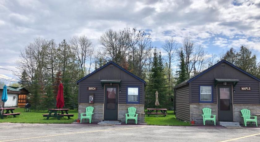 Hilltop Lodge and Cabins photo