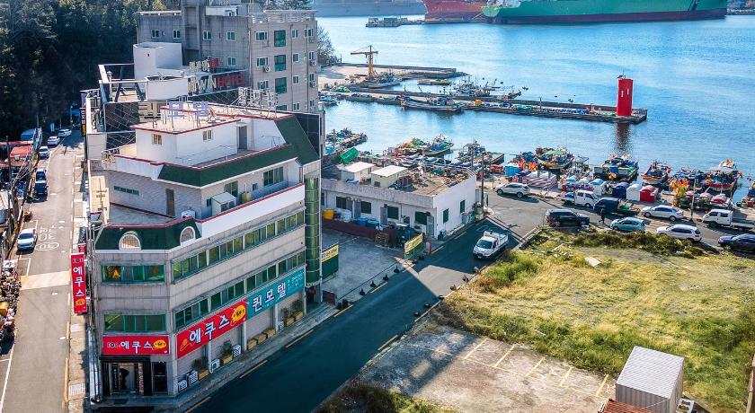 Queen Motel — Hotel in Geoje-si