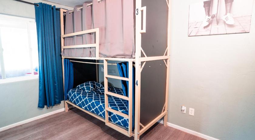 Bed in 6-Bed Mixed Dormitory Room, California Dreams Hostel - Ocean Beach in San Diego (CA)