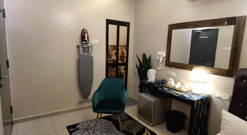 Image of Superior Queen Room 8