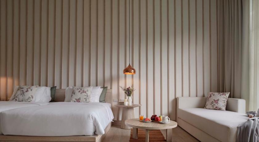 Image of Deluxe Double or Twin Bed 4