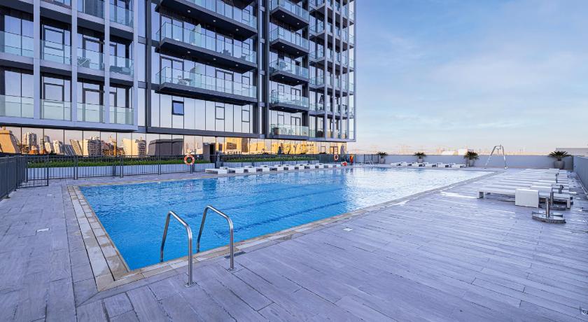 Luxury 1BR with stunning skyline views of Dubai - image 3
