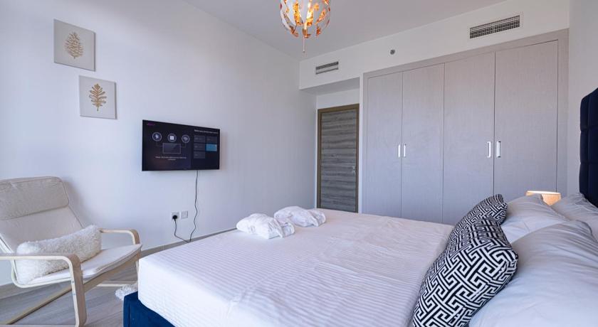 Luxury 1BR with stunning skyline views of Dubai - main image