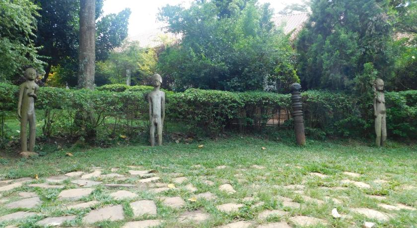 Captivating 2-Bed Cottage in Kampala photo