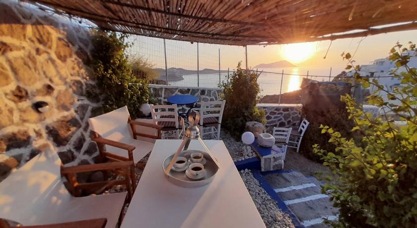 Mamos Sunset House Plaka