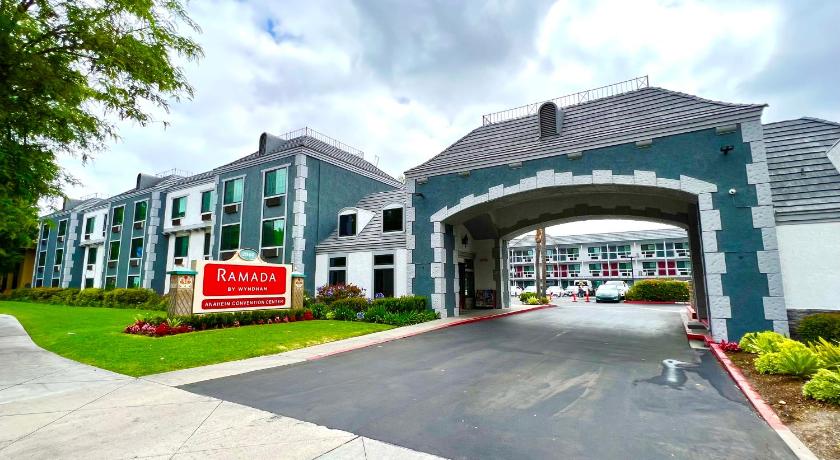 Ramada by Wyndham Anaheim Convention Center photo