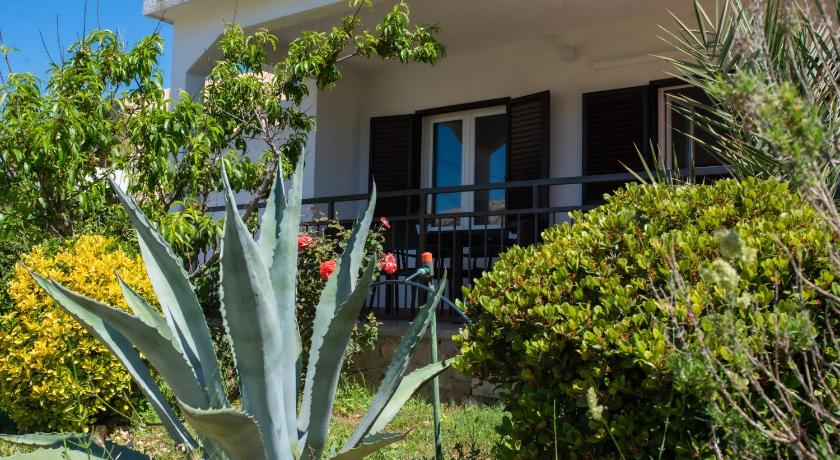 Apartmani Nana Mija — Hotel in Pag
