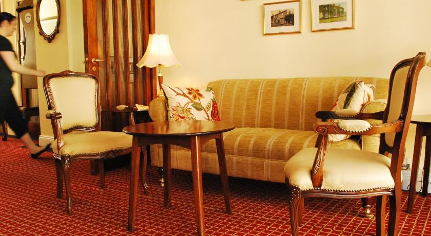 Casey's Hotel photo