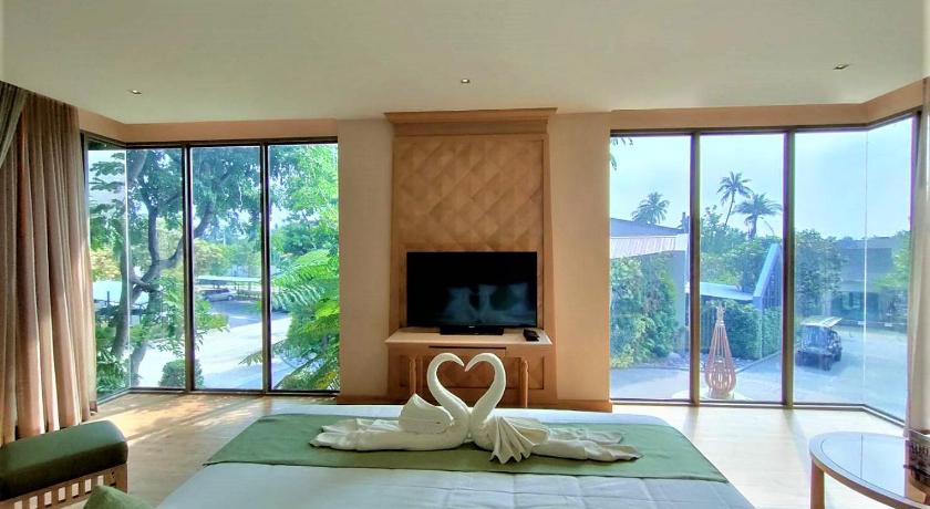 Image of Deluxe King Suite with Jacuzzi 10