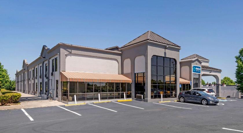 Clarion Pointe photo