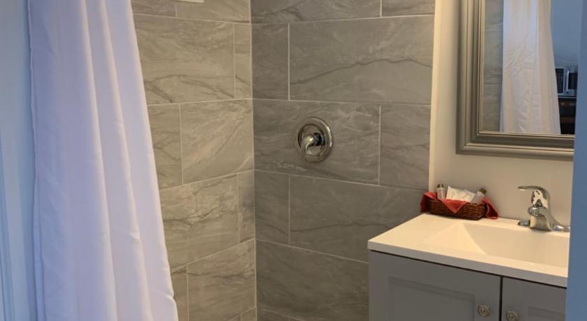 Vinehurst Inn & Suites photo