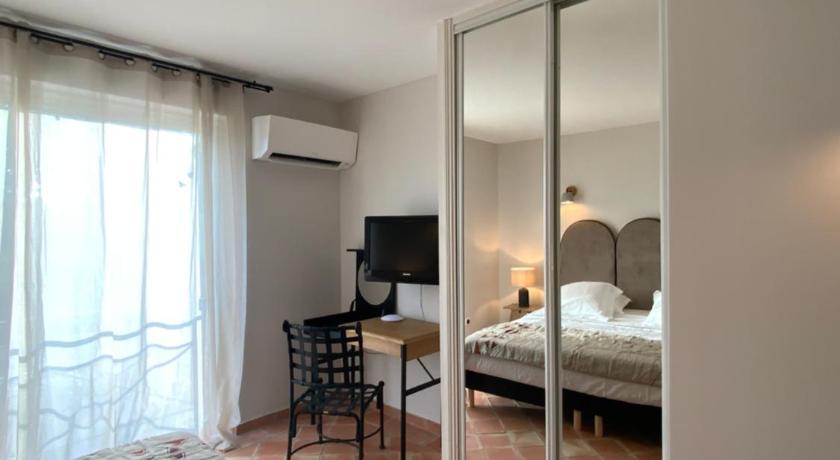 Image of Deluxe Family Room 6