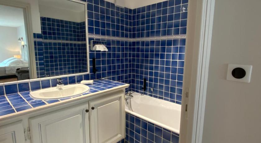 Image of Deluxe Family Room 11