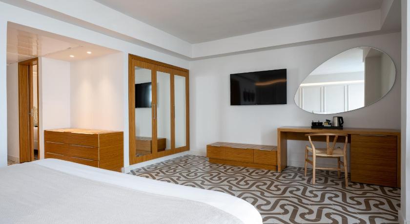 Image of Suite with Sea View 6