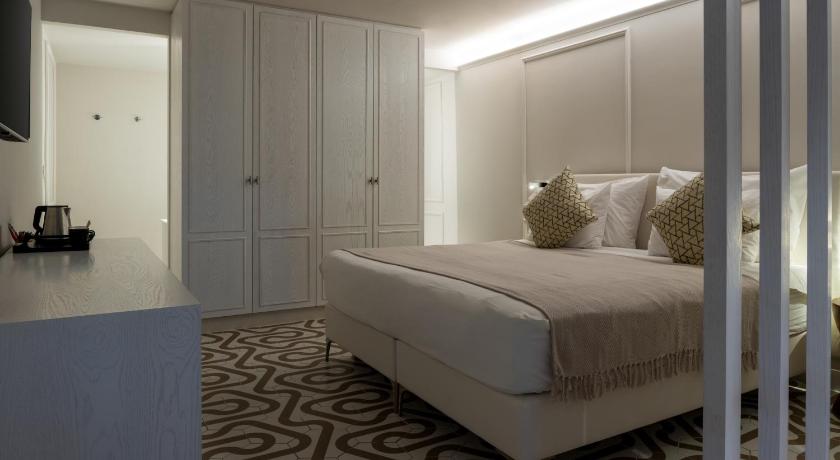 Image of GROUND FLOOR ROOM WITH BALCONY 4