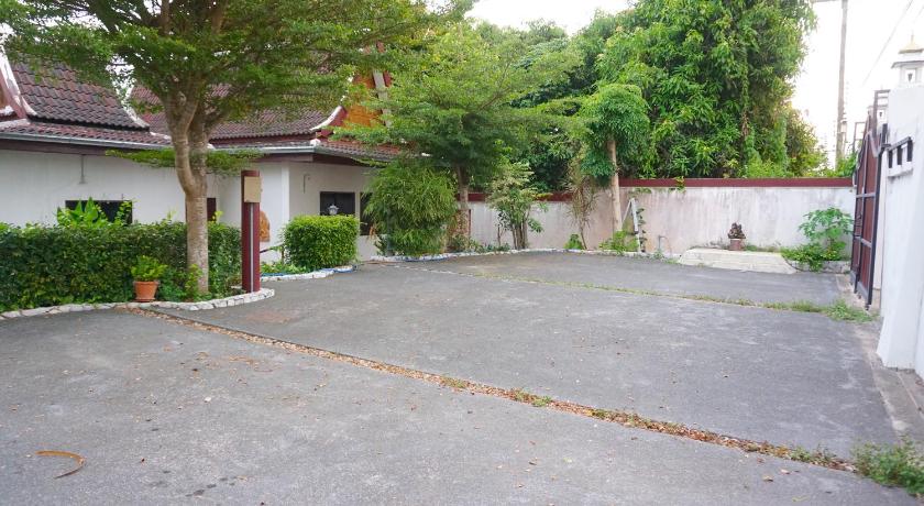 7-bedroom pool villa Pattaya, pool table, BBQ. photo
