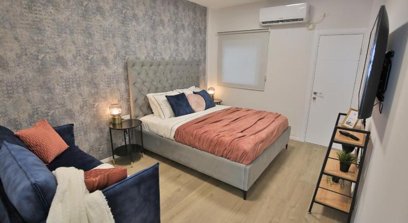 Cozy and stylish 1-bedroom apartment photo