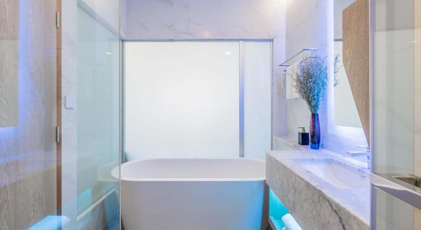 Image of Deluxe Pool Access Room 3