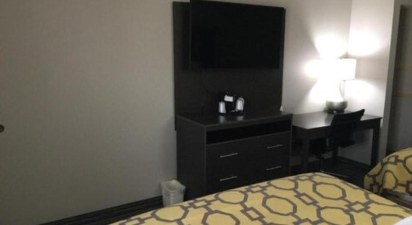 Baymont by Wyndham Topeka photo