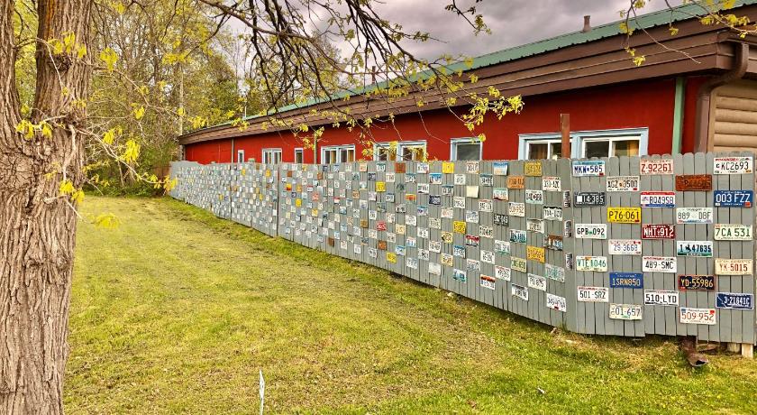 Hilltop Lodge and Cabins photo
