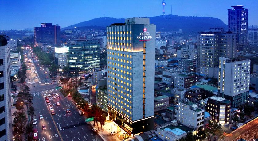 a city with tall buildings and tall buildings, Hotel Skypark Dongdaemun I in Seoul
