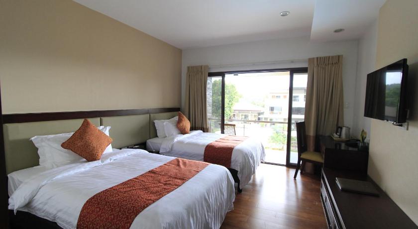 Image of Deluxe Room with Two Double Beds 6
