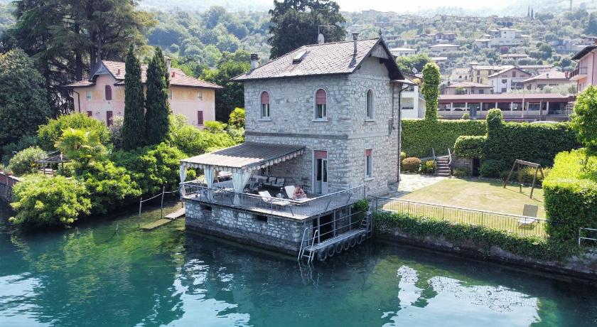 a large building with a view of the water, Villa Sofia in Sulzano