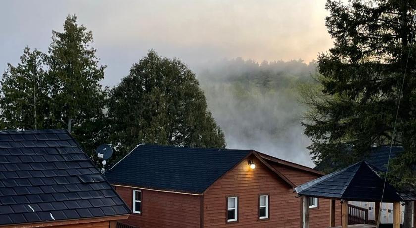 Riverdale Resort — Hotel in Noelville