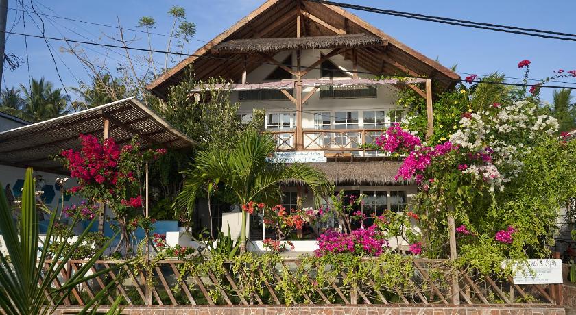 Serenity Luxurious Beachfront Villa &amp; Spa with private Infinity Pool, 8 Guests — Hotel in Lombok