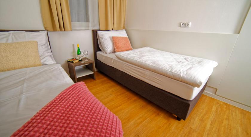 Image of Deluxe Suite 6