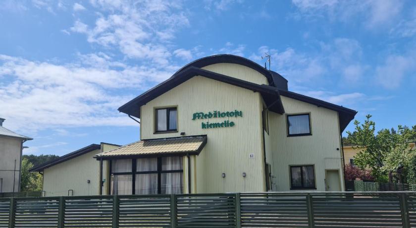 Medziotoju kiemelis — Hotel in Palanga