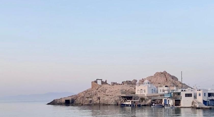 Erginas Boat House photo