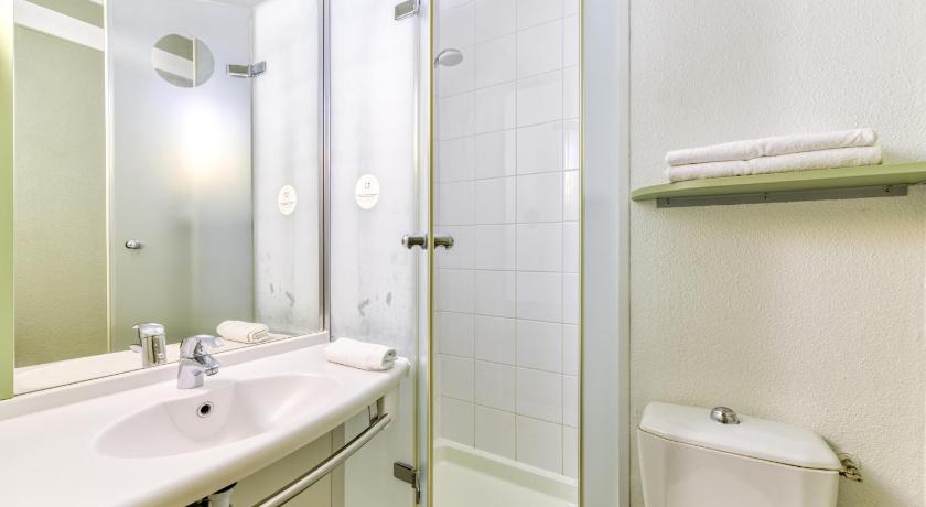 B&B HOTEL Montpellier Sud Lattes photo