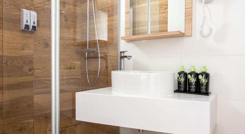 limehome Barcelona Carrer de Fontcoberta - Digital Access photo