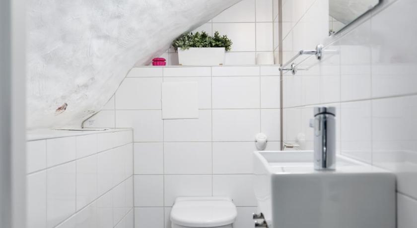 Image of Double Room with Private Toilet and Shared Shower (No Windows) 2