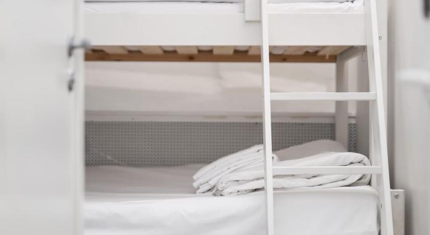 Image of Compact Twin Room with Bunk Beds & Private Bathroom (Without Windows) 4