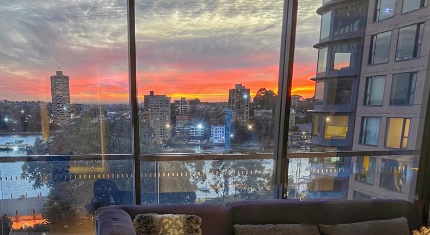 Luxurious 2 bed apartments Lavender Bay view - image 13