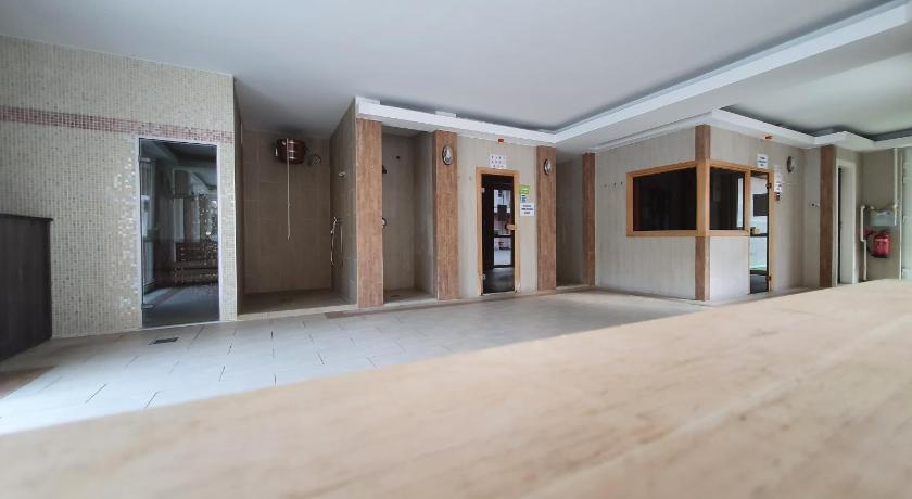 Panorama Wellness Apartman Hotel - image 30