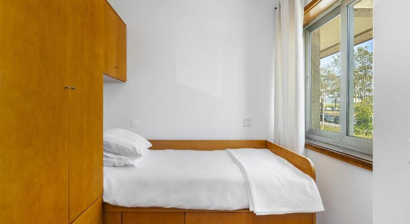 Oceanfront 4-Bed Luxury with Elevator, S-Pool & Parking - 43