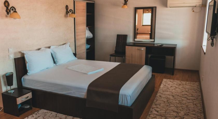 Delta Est Hotel &amp; Restaurant — Hotel in Sulina