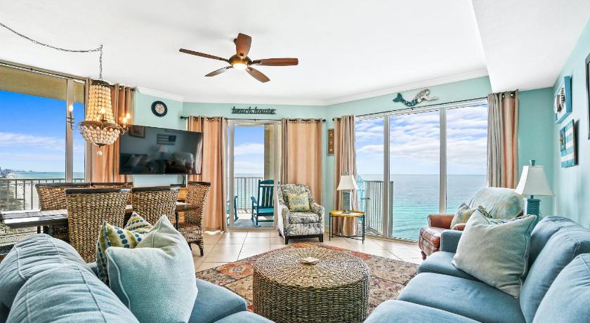 Image of Apartment with Sea View 0